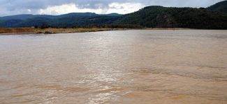 Deniz kızıla boyandı