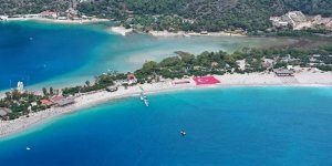 Fethiye'de Sahile 1000 Metrekarelik Türk Bayrağı Açıldı