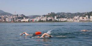 Rize'de Bir Grup 15 Temmuz Şehitleri Anısına 4 Kilometre Yüzdü