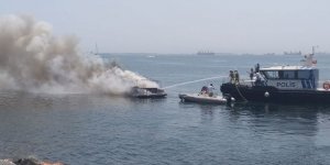 Pendik'te Teknede Yangın Çıktı