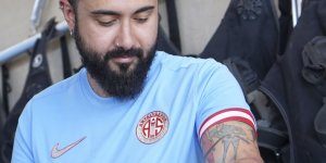 Antalyaspor'dan Deniz Kirliliğine Dikkat Çekmek İçin Mavi Forma
