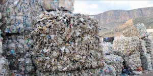Ağlara Takılan Plastikleri Toplayarak Akdeniz'i Temizliyorlar
