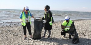 Van Gölü Kıyısında "Çevre Temizliği Şenliği" Düzenlendi