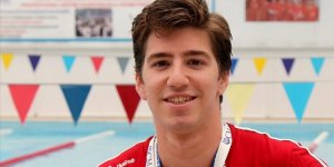 Milli Yüzücü Derin Toparlak, Sırbistan'da Altın Madalya Kazandı