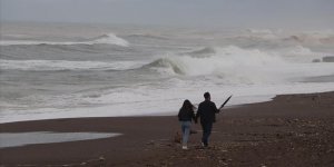 Düzce'de Kuvvetli Rüzgar Zor Anlar Yaşatıyor