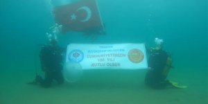 Trabzon'da Cumhuriyet'in 100. Yılında Denizde Türk Bayrağı Açıldı