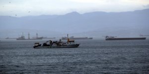 Sinop'ta Yük Gemileri Fırtına Nedeniyle Doğal Limana Sığındı
