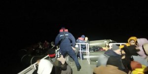 Türk Karasularına İtilen 42 Göçmen Kurtarıldı