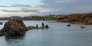Botları Batınca Mahsur Kalan Göçmenler Deniz Polisine Yakalandı