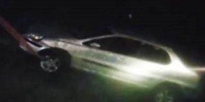 Vitesleri Karıştıran Sürücü, Otomobili Denize Düşürdü