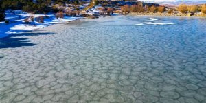 Donan Barajın Yüzeyinde İlginç Görüntüler Oluştu