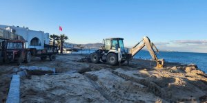 Ören Plajı'nda İzinsiz Yapılan Beton Setler Yıkıldı