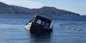 Fırtına Ahşap Tekneyi Alabora Etti