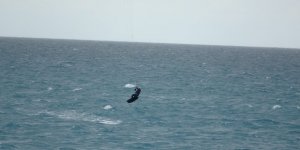 Sağanak ve Fırtına Alarmı Verilen Antalya'da Uçurtma Sörfü Keyfi