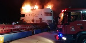 Ordu'da Çimento Yüklü Gemi Alevler İçinde Kaldı