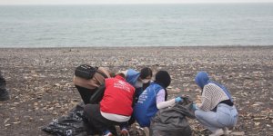 ZBEÜ Öğrencileri Sahilde Çöp Topladı