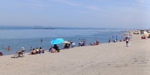 Deniz Sezonu Açıldı, Vatandaş Soluğu Plajda Aldı
