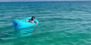 Deniz Yatağında Uykuya Daldı, 2 Mil Ötede Görenler Şaşırdı