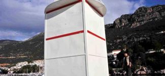 Yat limanına yapılan deniz fenerine tepki