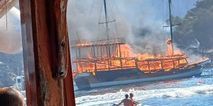 Denizde Can Pazarı: Gezi Teknesi Bir Anda Alev Topuna Döndü