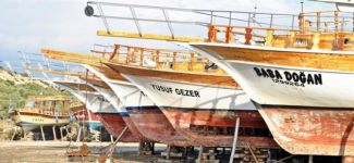 Kekova'da yatlar bakım için karaya çekildi