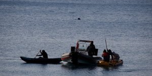 Rüzgara Yenik Düşerek Botla Açığa Sürüklenen 3 Kişiyi Deniz Polisi Kurtardı