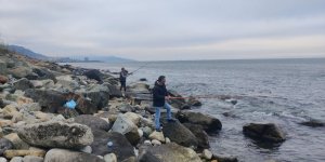 Levreklerin Kafesten Kaçtığını Duyanlar Oltaları İle Sahile Akın Etti