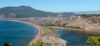 Tepkilere rağmen İztuzu teslim edildi