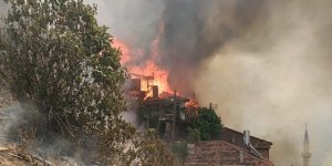 Ödemiş'te Alevler İçinde Kalan Evler Küle Döndü