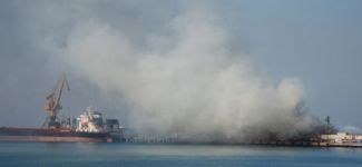 Hatay'da saman yüklü gemide yangın çıktı