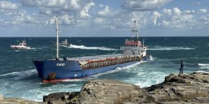 Kocaeli’de Kargo Gemisi Karaya Oturdu