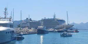 Marmaris Limanı’na İki Kruvaziyer Gemi Demir Attı