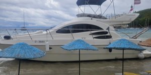 Akbük’te Şiddetli Rüzgar Tekneyi Sahile Sürükledi