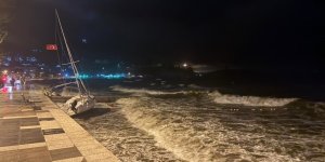 Erdek'te Şiddetli Lodos Etkili Oldu: Tekneler Sürüklendi