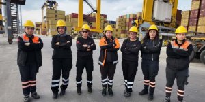 Asyaport’ta Kadınlar Limanın Yükünü Omuzluyor