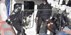 Kurbağa Adamlar ve Deniz Polisi Van Gölü’nde Kaçakçılara Göz Açtırmıyor