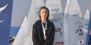 Çeşmeli Genç Yelkenci Deniz Alan Türkiye Şampiyonu Oldu