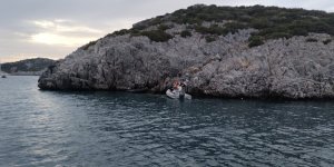 Bodrum'da Bot Kayalıklara Çarptı: 4 Yaralı