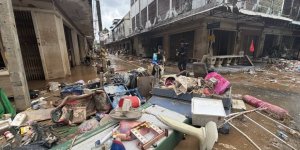Güney Asya'daki Sel ve Toprak Kaymalarında Can Kaybı Bin 400'ü Geçti
