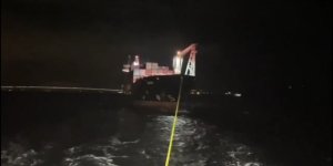 Çanakkale Boğazı’ndan Geçen Konteyner Gemisi Makine Arızası Nedeniyle Demirletildi