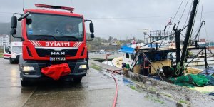 Ordu'da Su Alarak Batma Tehlikesi Olan Tekneye Ekipler Müdahale Etti