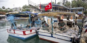 Mersin'de Balıkçılara Ekipman Desteği Sürüyor