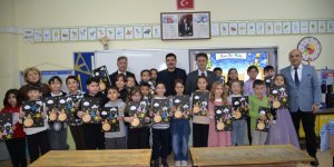 Türkiye Genelinde Milyonlarca Öğrenci Karne Alarak Yarıyıl Tatiline Girdi