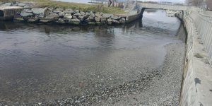 Menekşe Sahilinde Sular Çekildi, Tekneler Geçişlerde Zorluk Yaşadı