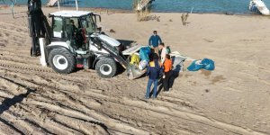 5 Saatte Sahilden 52 Torba Çöp Topladılar