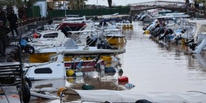 Sağanak Yağış Tekneleri Batırdı