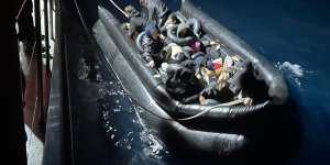 İzmir'de 33 Göçmen Kurtarıldı, 17 Göçmen Yakalandı