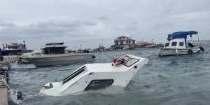 İzmir’de Fırtına ve Dev Dalgalar Tekneleri Batırdı