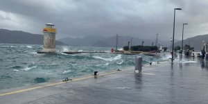 Marmaris’te Şiddetli Rüzgar Denizi Taşırdı