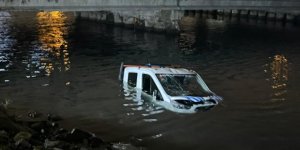 Bakırköy’de İBB'ye Ait Zabıta Aracı Denize Düştü